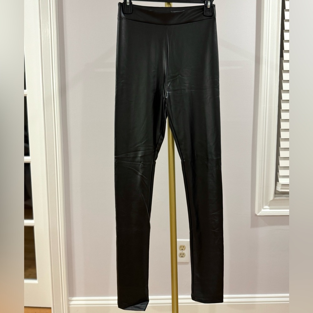 [NWT] LULU’S • Black Faux Leather Pants